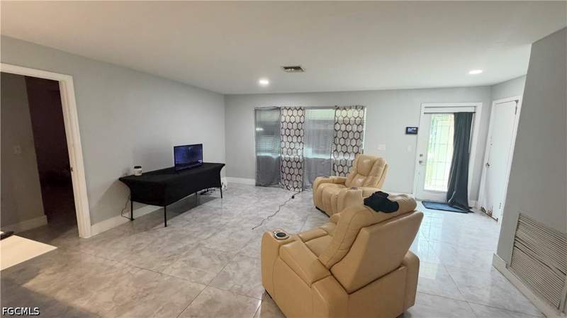 3 bedroom SingleFamilyResidence at 1004 E Jersey Rd, Lehigh Acres, Lehigh Acres — photo 3
