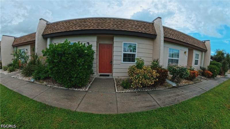 2 bedroom Condominium at 6300 S Pointe Blvd 211, South Pointe Villas Condo, Fort Myers — photo 2