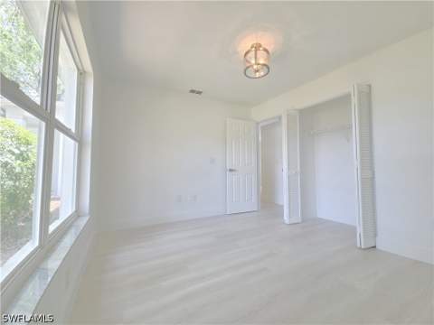 687 Grove Dr, Naples FL - photo 10 of 36