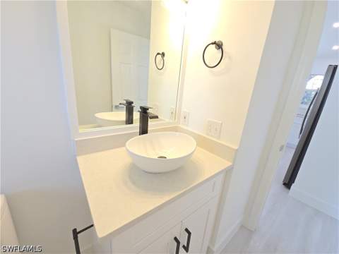 687 Grove Dr, Naples FL - photo 12 of 36