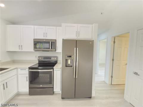 687 Grove Dr, Naples FL - photo 6 of 36