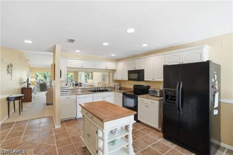 1120 Sarah Jean Cir 204, Naples FL - photo 15 of 50