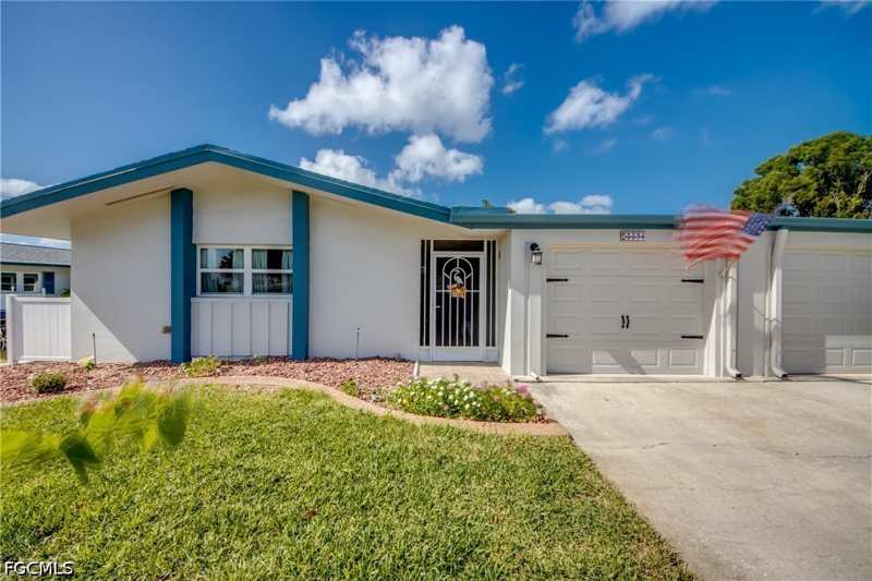 2 bedroom Attached at 5574 Hamlet Ln, Whiskey Creek Village Green, Fort Myers — photo 1
