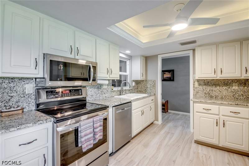 2 bedroom Attached at 5574 Hamlet Ln, Whiskey Creek Village Green, Fort Myers — photo 3