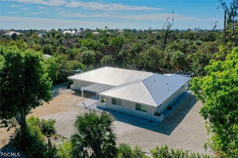 2 bedroom SingleFamilyResidence at 4639 Brainard Bayou Rd, Sanibel Bayous, Sanibel — photo 1