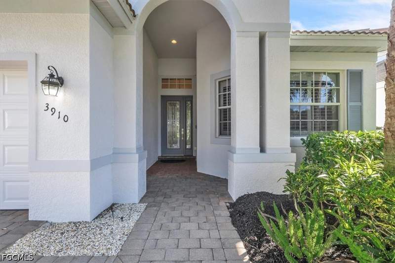 2 bedroom SingleFamilyResidence at 3910 Lakeview Isle Ct, Lakeview, Fort Myers — photo 3