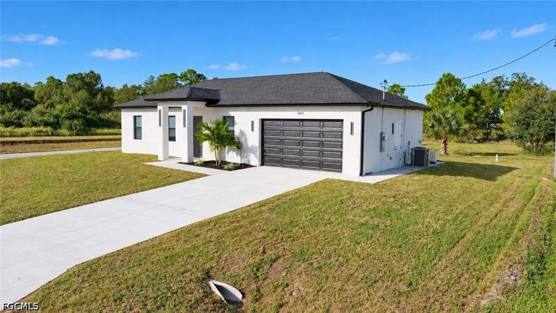 3 bedroom SingleFamilyResidence at 1601 Oak Ave, Lehigh Acres, Lehigh Acres — photo 3