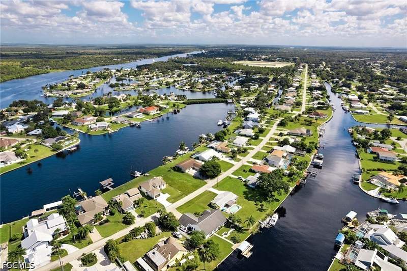 3 bedroom SingleFamilyResidence at 13361 Marquette Blvd, Fort Myers Shores, Fort Myers — photo 4