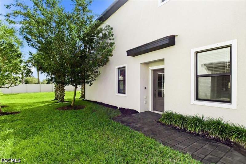 3 bedroom Townhouse at 14199 Pine Lodge Ln, Timber Creek, Fort Myers — photo 3