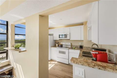 380 Seaview Ct 411, Marco Island FL - photo 11 of 47