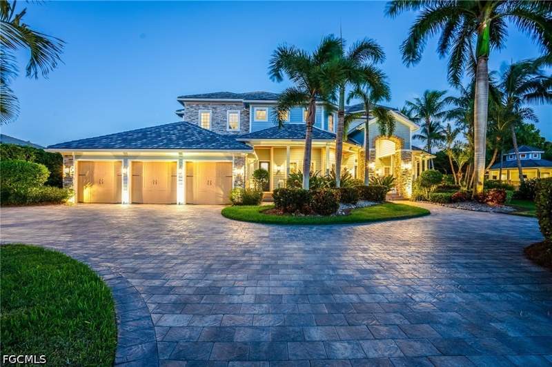 6 bedroom SingleFamilyResidence at 12630 Apopka Ct, Buttonwood Harbor, North Fort Myers — photo 2