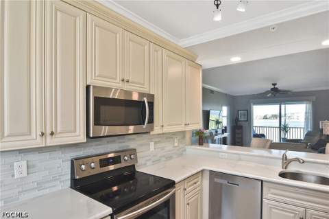 10450 Washingtonia Palm Way 1425, Fort Myers FL - photo 12 of 34