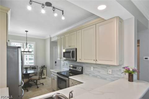 10450 Washingtonia Palm Way 1425, Fort Myers FL - photo 8 of 34