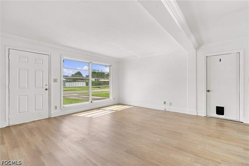 2 bedroom SingleFamilyResidence at 871 Lake McGregor Dr, Fort Myers, Fort Myers — photo 2