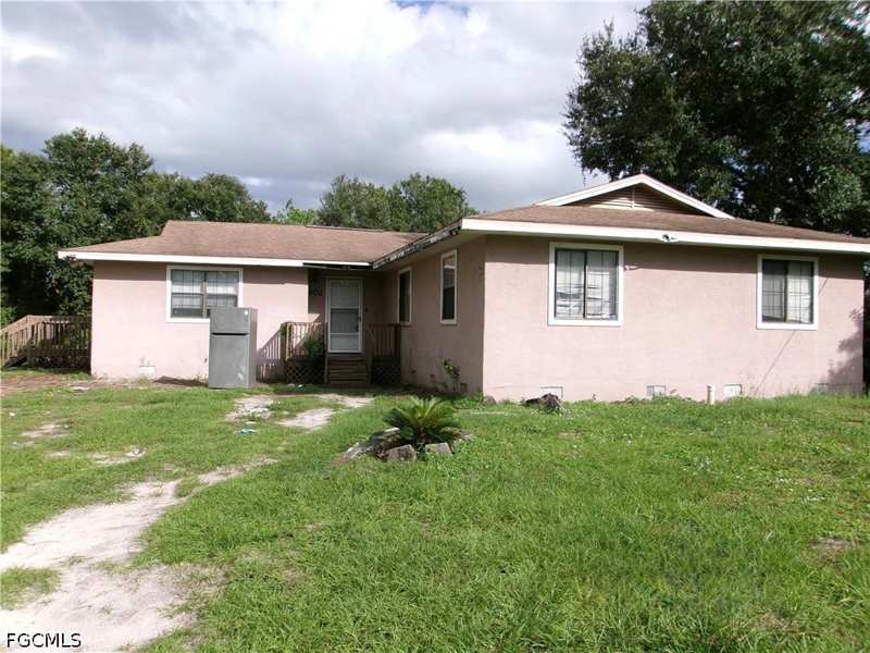 4 bedroom SingleFamilyResidence at 902 Poinsettia Ave, Lehigh Acres, Lehigh Acres — photo 1