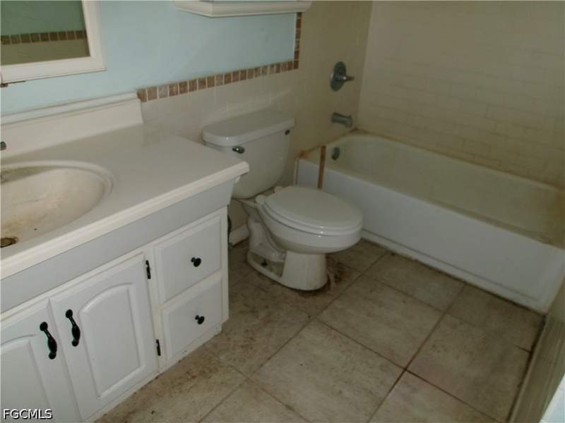 4 bedroom SingleFamilyResidence at 902 Poinsettia Ave, Lehigh Acres, Lehigh Acres — photo 5