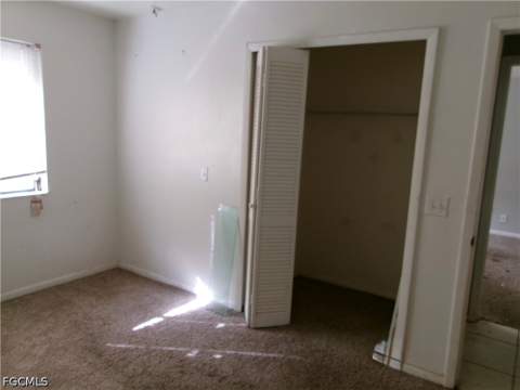 902 Poinsettia Ave, Lehigh Acres FL - photo 6 of 10