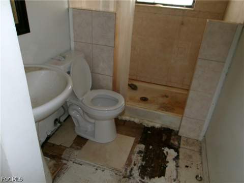 902 Poinsettia Ave, Lehigh Acres FL - photo 9 of 10