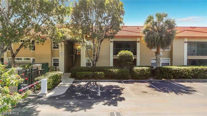 2 bedroom Condominium at 8880 Colonnades Ct W 413, San Mirage, Bonita Springs — photo 3
