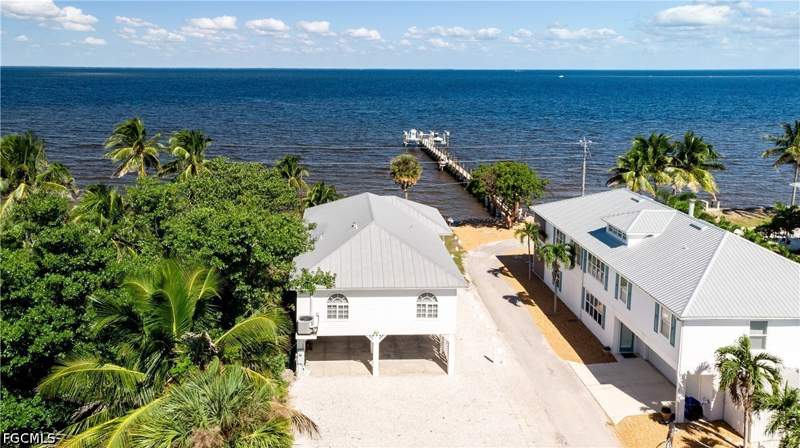 3 bedroom SingleFamilyResidence at 8560 Ebbtide Way, Pine Island, Bokeelia — photo 3