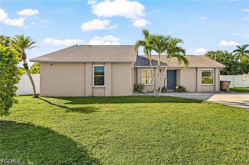 3 bedroom SingleFamilyResidence at 2326 SE 15th St, Cape Coral, Cape Coral — photo 2