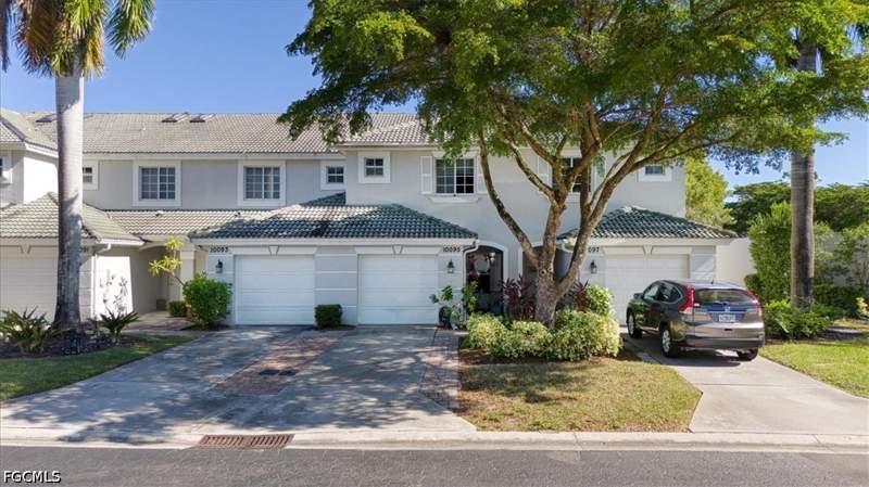 2 bedroom Townhouse at 10095 Pacific Pines Ave, Cypress Landing, Fort Myers — photo 2