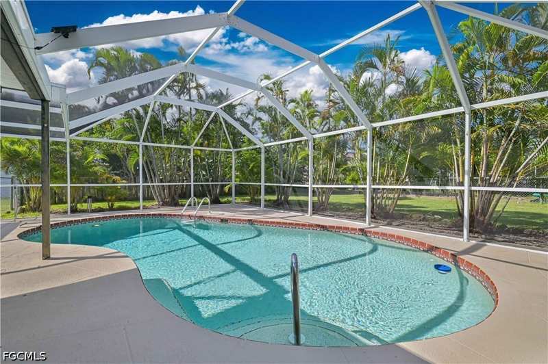 3 bedroom SingleFamilyResidence at 915 SW 31st Ter, Cape Coral, Cape Coral — photo 1