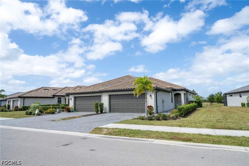 2 bedroom Townhouse at 14138 Winding Cedar Way, Fort Myers, Fort Myers — photo 4