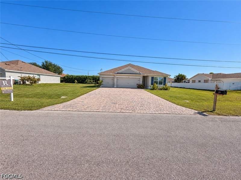 4 bedroom SingleFamilyResidence at 429 NE Juanita Pl, Cape Coral, Cape Coral — photo 2