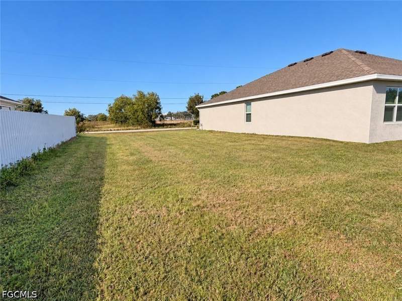 4 bedroom SingleFamilyResidence at 429 NE Juanita Pl, Cape Coral, Cape Coral — photo 5