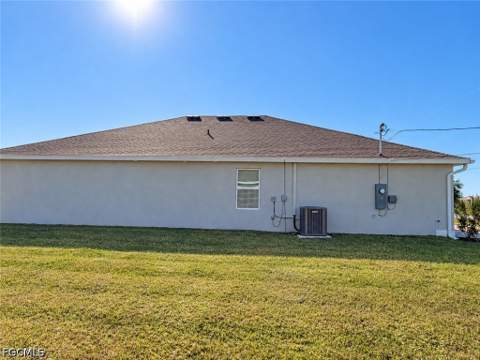 429 NE Juanita Pl, Cape Coral FL - photo 8 of 43