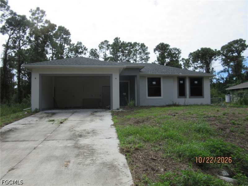 3 bedroom SingleFamilyResidence at 832 Clow St E, Lehigh Acres, Lehigh Acres — photo 1