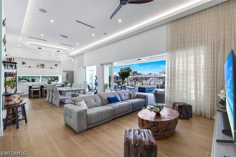 3 bedroom SingleFamilyResidence at 919 Juniper Ct, Marco Island, Marco Island — photo 3