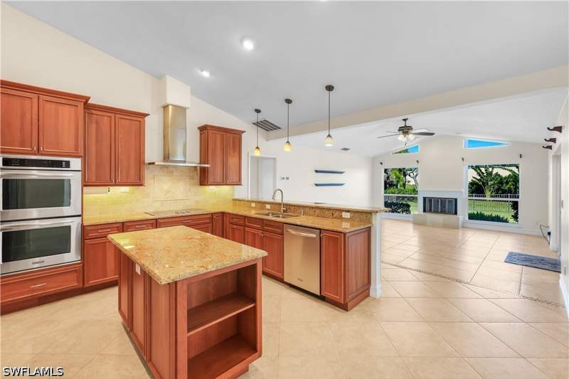 3 bedroom SingleFamilyResidence at 1819 Princess Ct, Imperial Golf Estates, Naples — photo 4