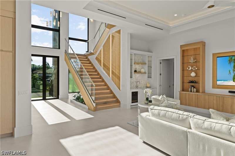 5 bedroom SingleFamilyResidence at 921 Giralda Ct, Marco Beach, Marco Island — photo 1