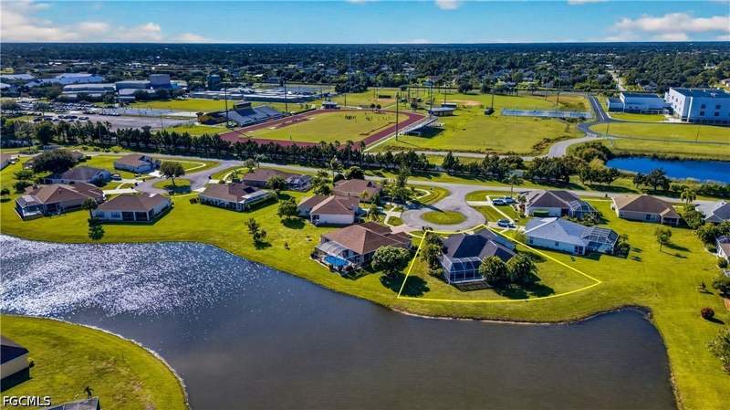 4 bedroom SingleFamilyResidence at 1509 Stadium Ct, Varsity Lakes, Lehigh Acres — photo 2