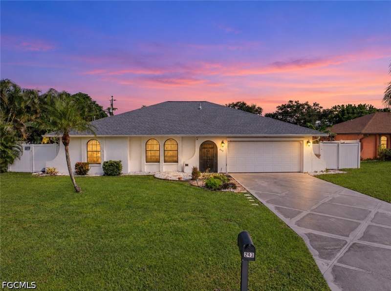 3 bedroom SingleFamilyResidence at 243 SW 33rd St, Cape Coral, Cape Coral — photo 2