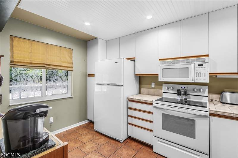 2 bedroom Condominium at 14871 Hole In One Cir 209 - Augusta, Golfview Golf & Racquet Club, Fort Myers — photo 2