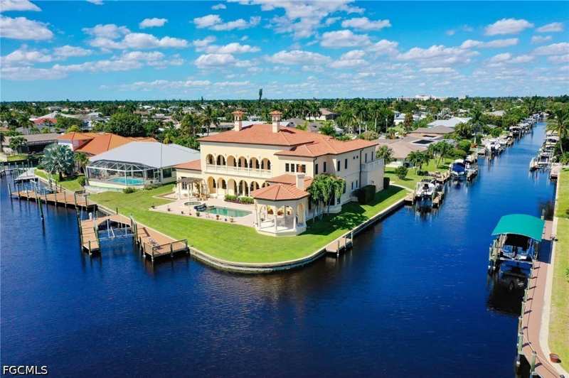 5 bedroom SingleFamilyResidence at 5378 Darby Ct, Cape Coral, Cape Coral — photo 1