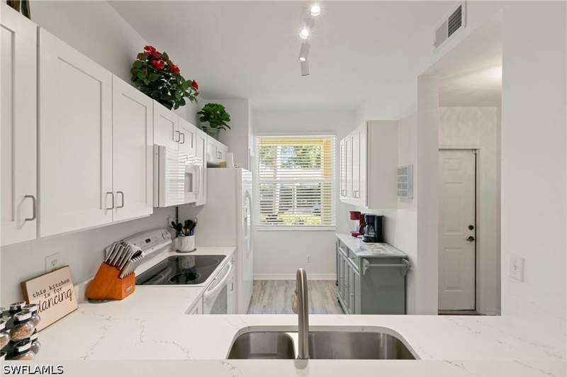 2 bedroom Condominium at 1366 Mainsail Dr 1515, Fairways, Naples — photo 4
