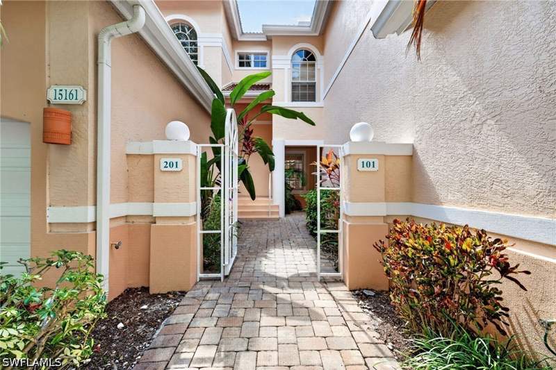 2 bedroom Townhouse at 15161 Storrington Pl 101, Storrington Place, Naples — photo 2