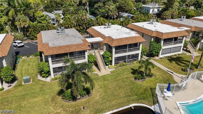 2 bedroom Condominium at 1155 Sandpiper St C4, Harbor Lakes Of Naples, Naples — photo 3