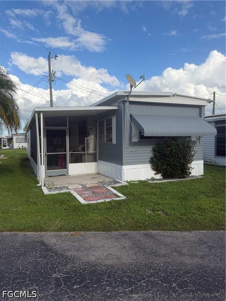 2 bedroom ManufacturedHome at 2012 S Olga Dr 21, Riverlawn Terrace, Fort Myers — photo 1