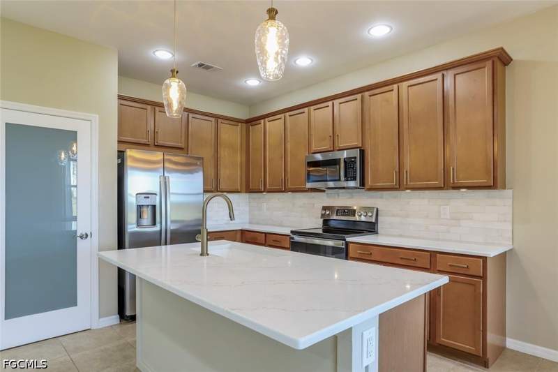 3 bedroom SingleFamilyResidence at 3305 Magnolia Landing Ln, Magnolia Landing, North Fort Myers — photo 5