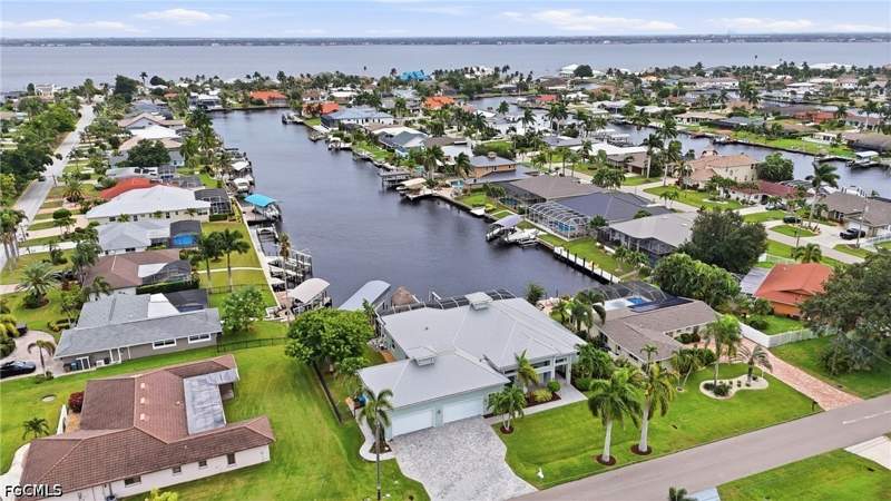 4 bedroom SingleFamilyResidence at 3409 SE 19th Pl, Cape Coral, Cape Coral — photo 4