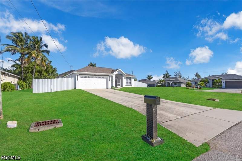 3 bedroom SingleFamilyResidence at 1721 SW 21st Ln, Cape Coral, Cape Coral — photo 2