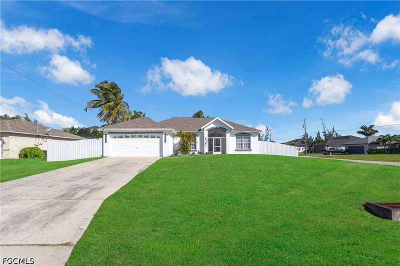 3 bedroom SingleFamilyResidence at 1721 SW 21st Ln, Cape Coral, Cape Coral — photo 3
