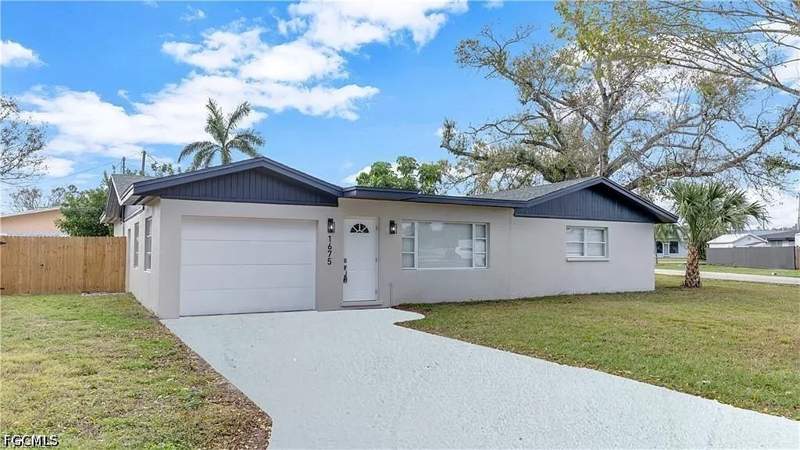 4 bedroom SingleFamilyResidence at 1675 Temple Ter, North Fort Myers, North Fort Myers — photo 2