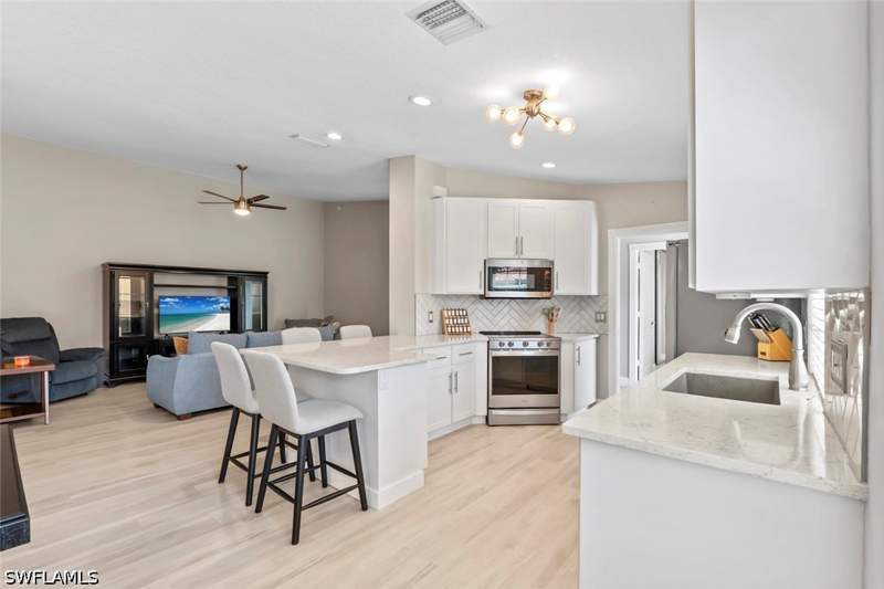 2 bedroom Attached at 5781 Drummond Way, Island Walk, Naples — photo 5