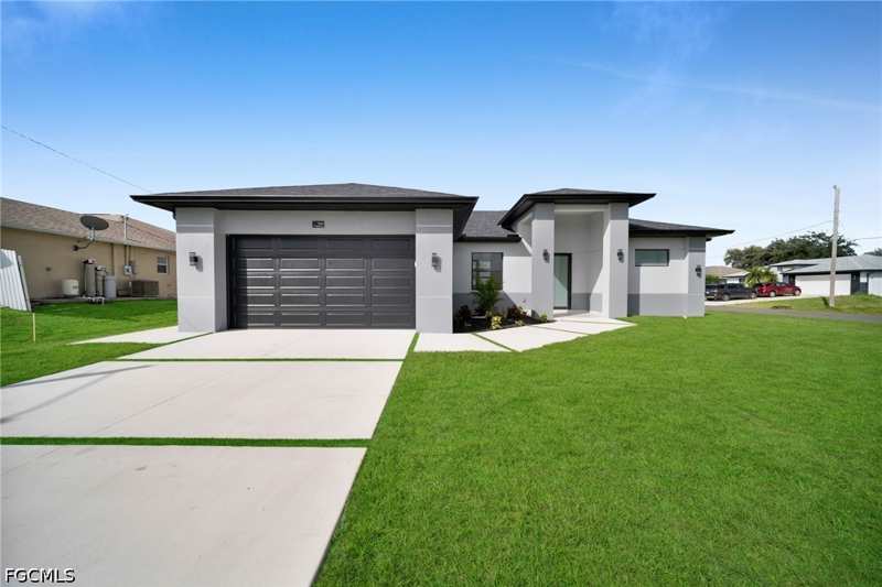 4 bedroom SingleFamilyResidence at 1414 NE 3rd Ave, Cape Coral, Cape Coral — photo 1